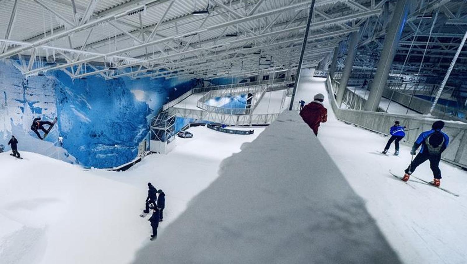 Indoor alpine skiing at SNØ close by Oslo