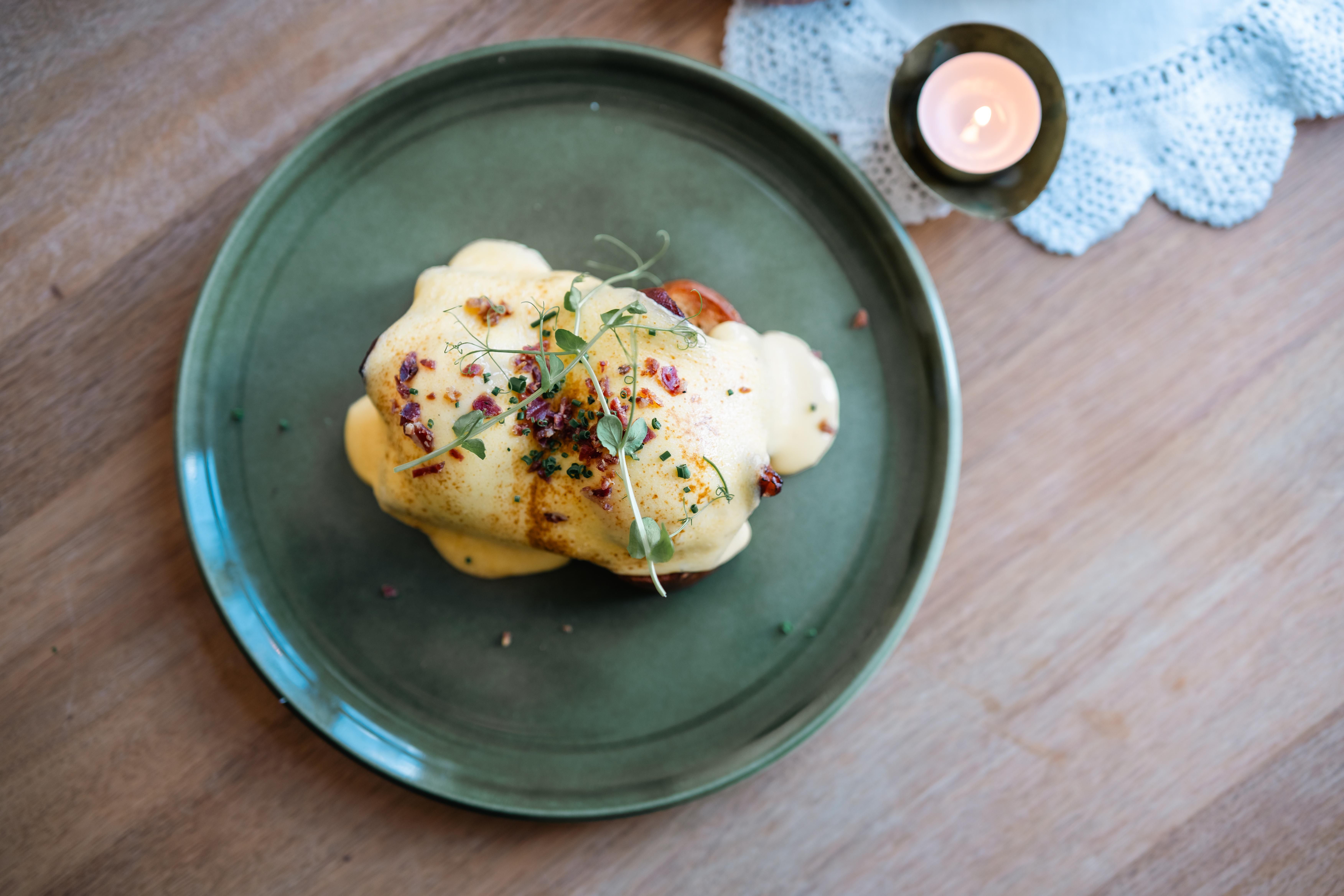 Eggs Benedict on a green plate.