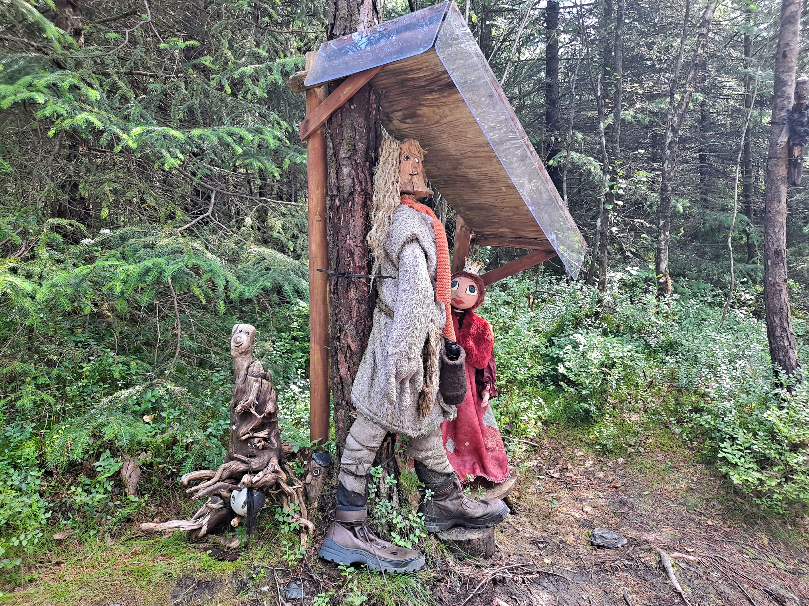 Fascinerande figurar i Eventyrskogen