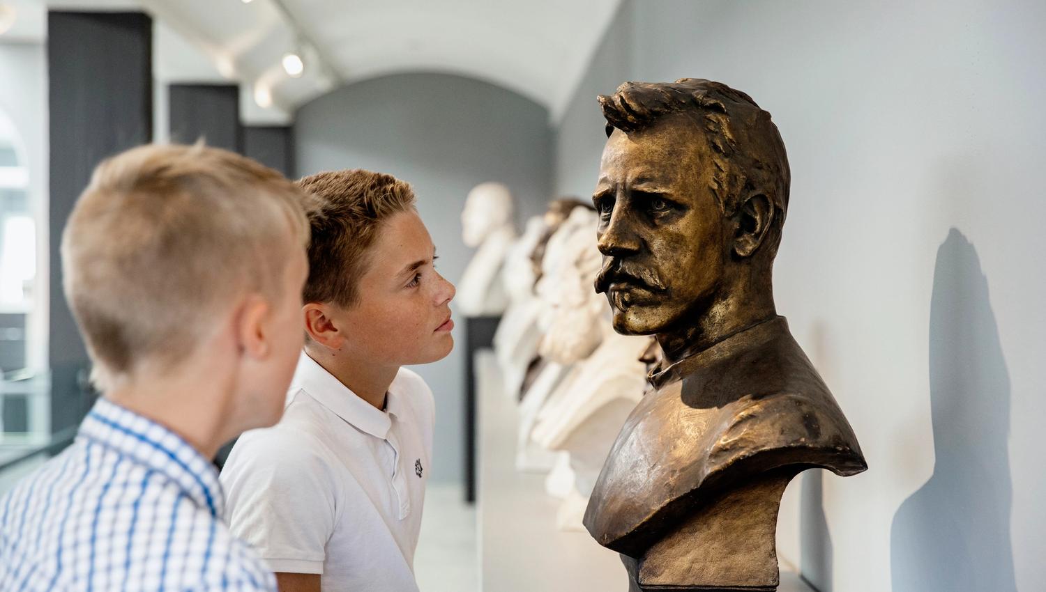 Byste i utstillinga på Anders Svor-museet