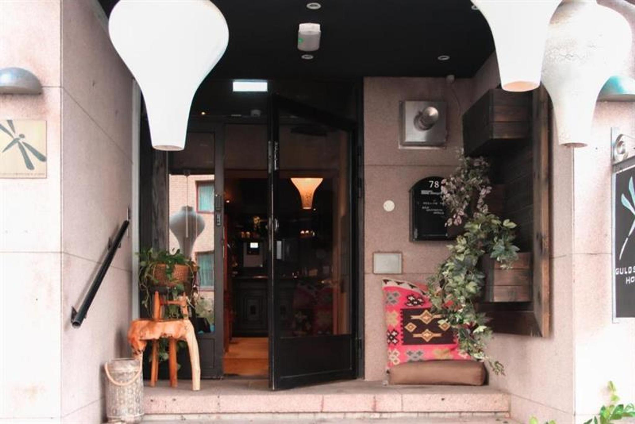 Entrance to the hotel