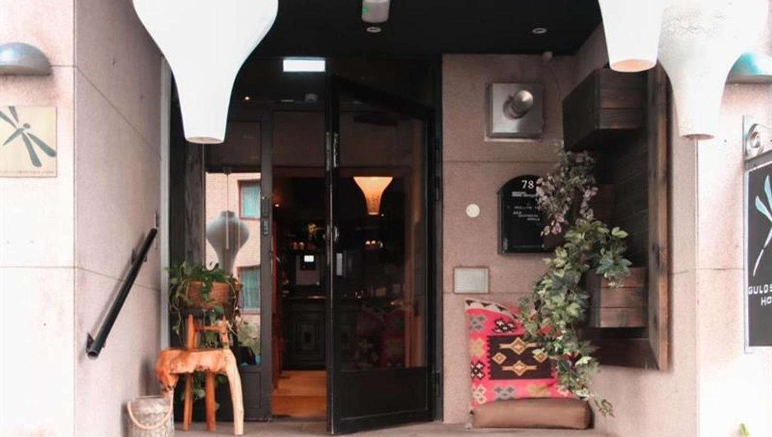 Entrance to the hotel