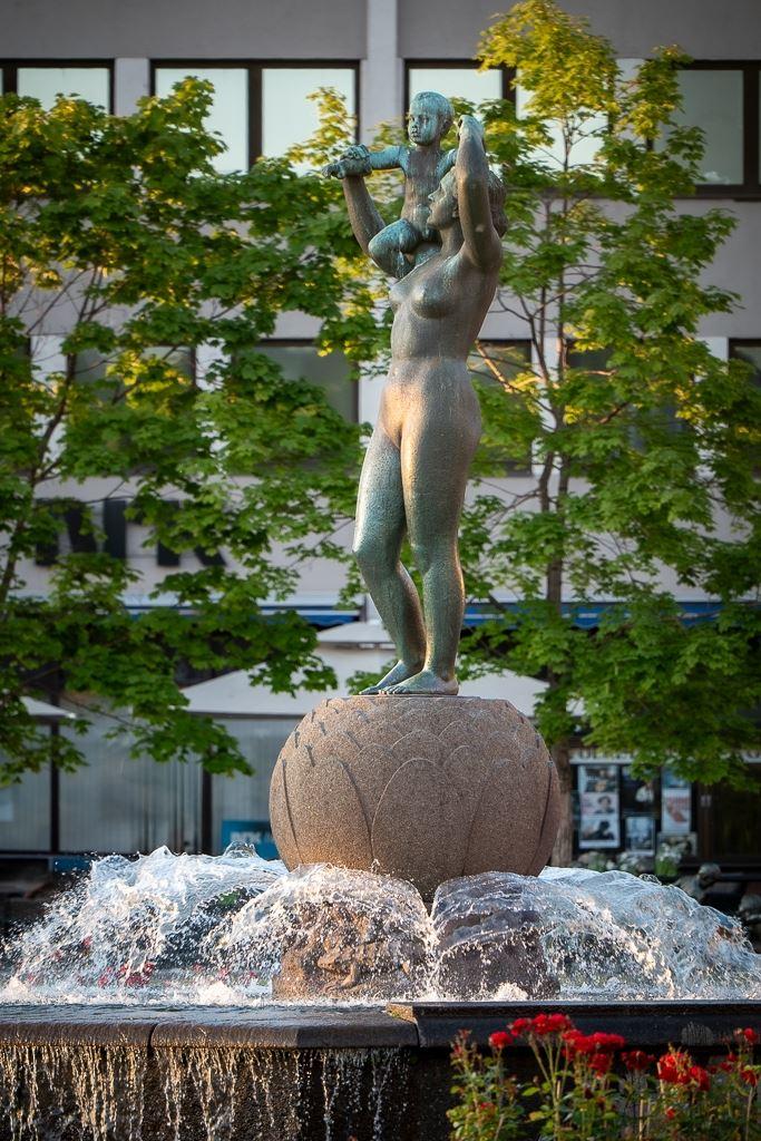 Frihetsmonumentet - Liv opp av kaos