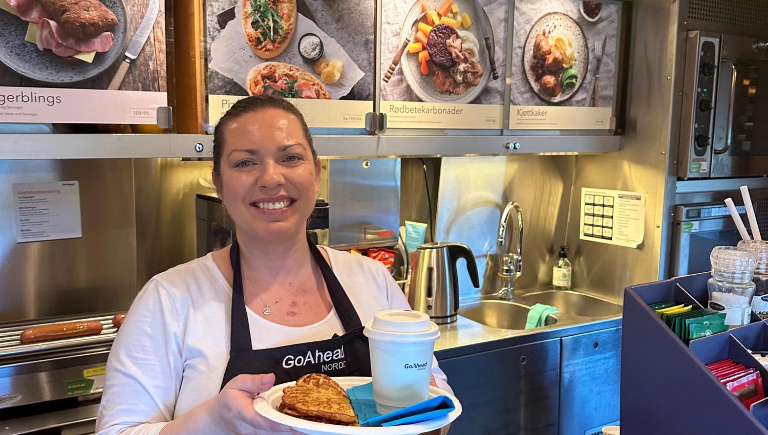 The cafe carriage on Sørtoget has a wide food and beverage selection