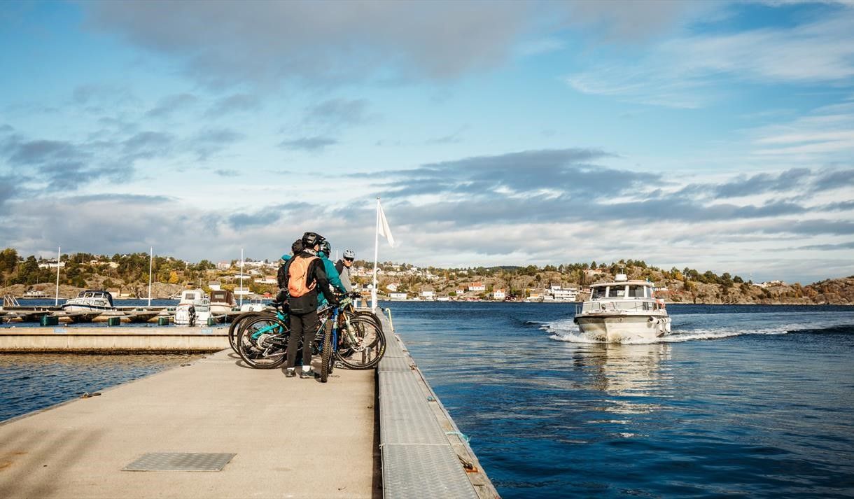cyclists waiting for the taxi boat