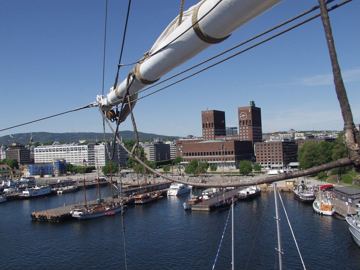 Skipet ankommer Aker Brygge.