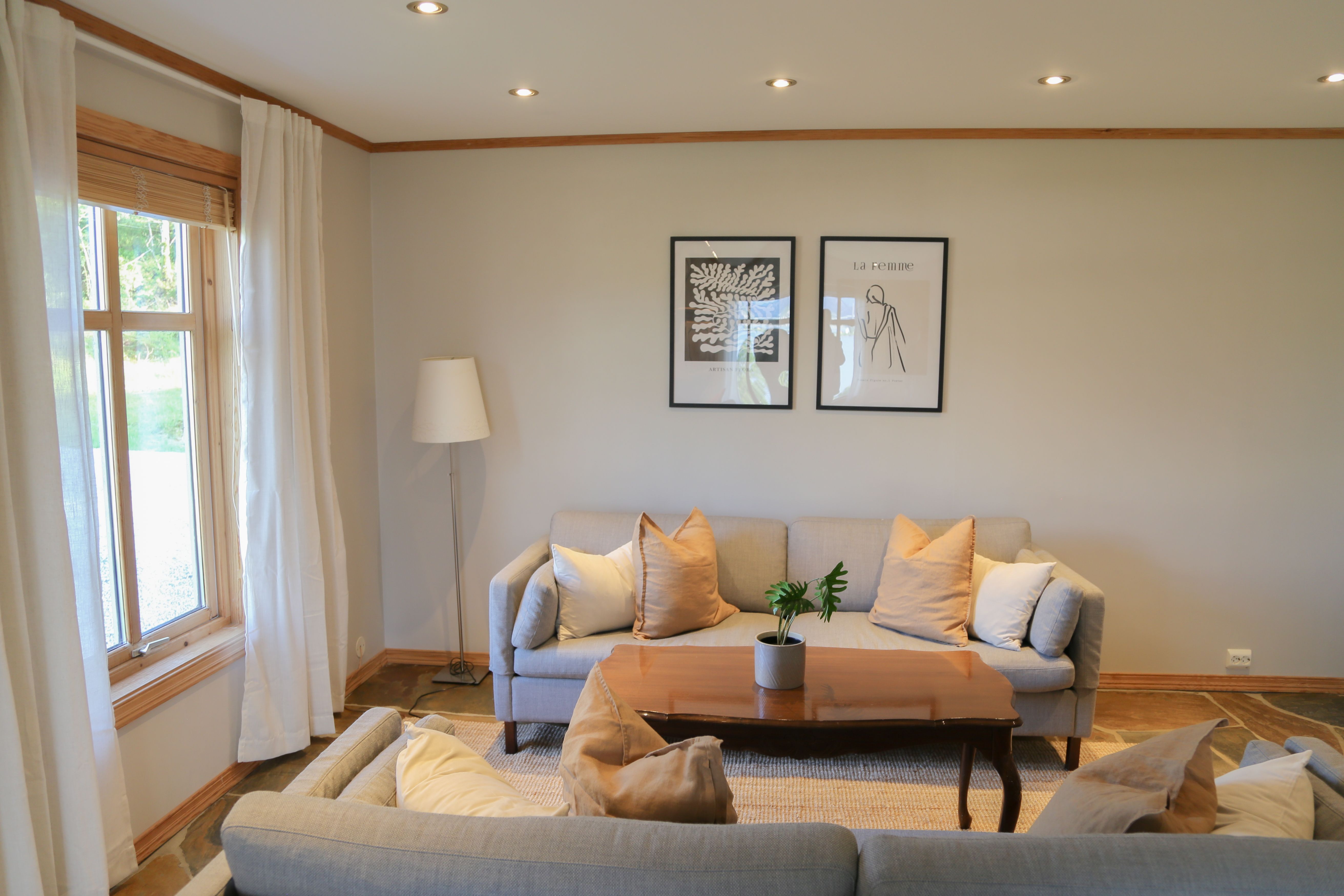 Living room with plenty of space for the extended family