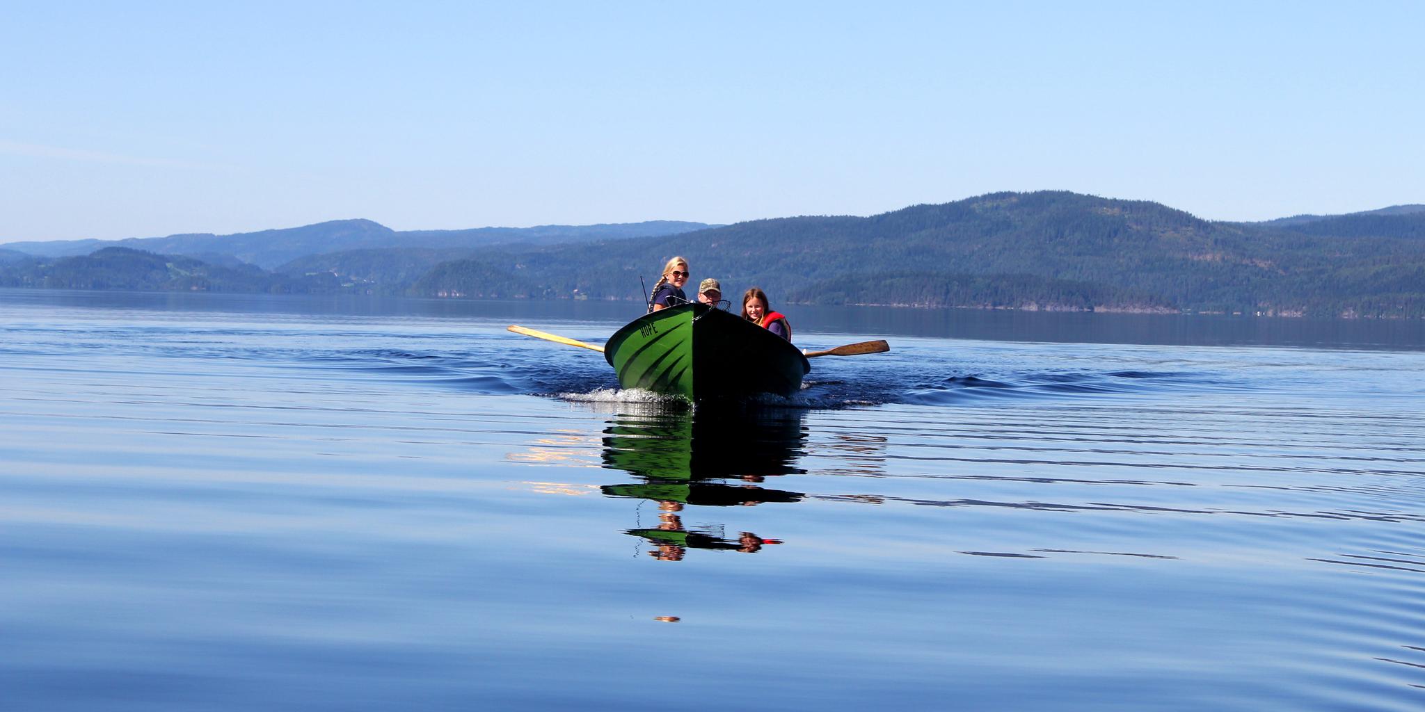 Fsihing and boating in the Lake Snåsavatnet