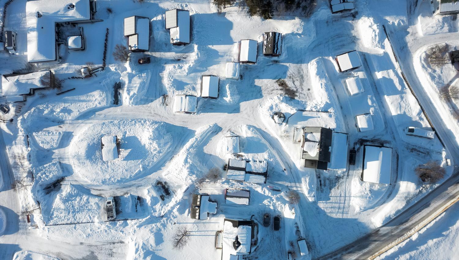 Geilo camping om vinteren dekket med snø.