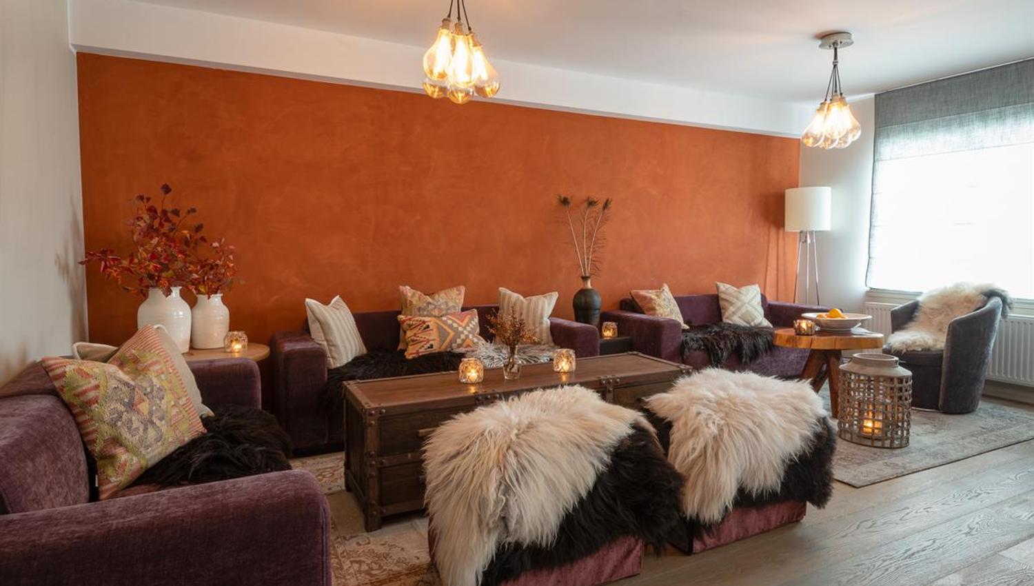Nice interior and nice atmosphere in the living room at Skåbu Fjellhotell