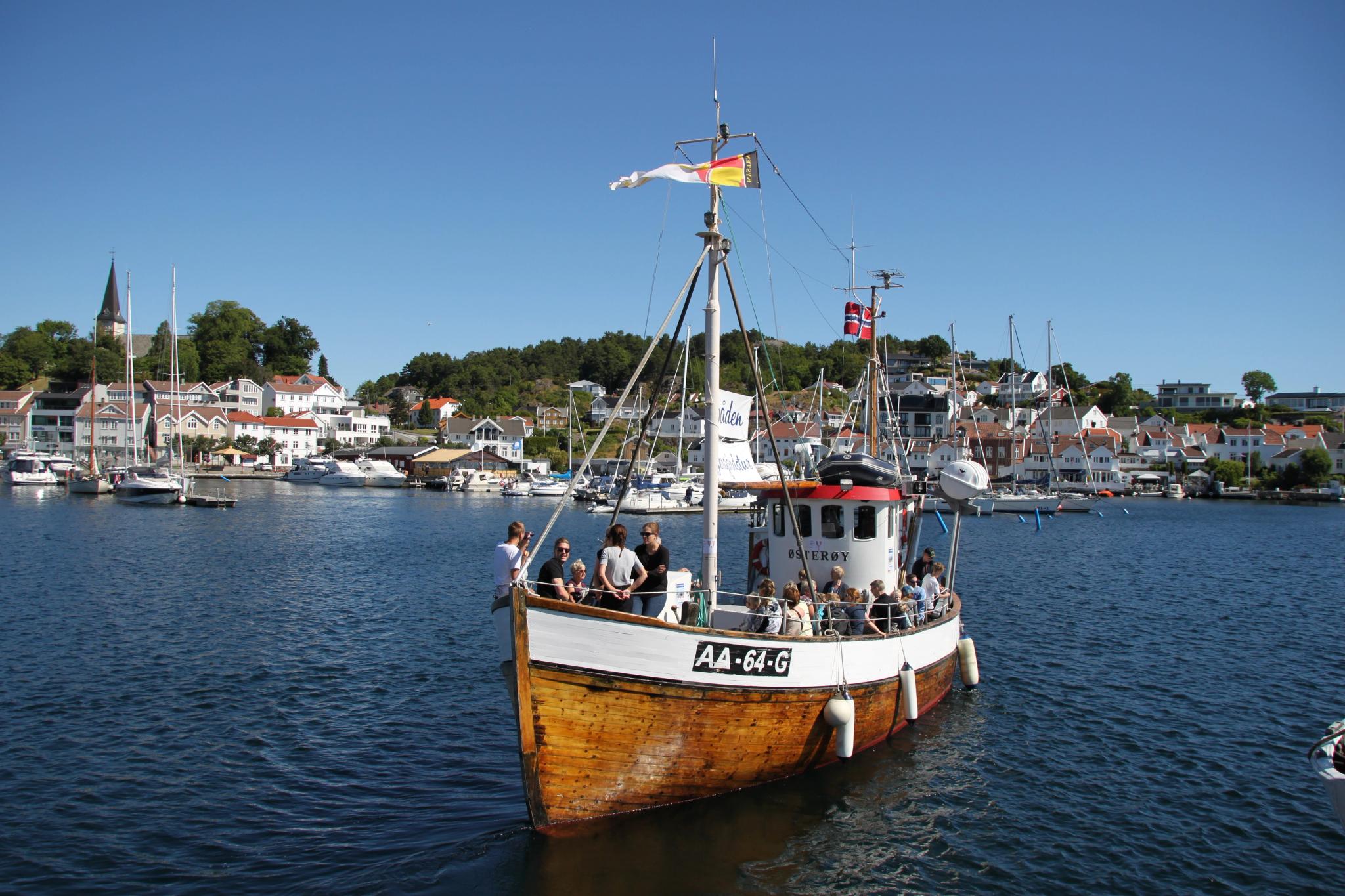 Badebåten med passasjerer.