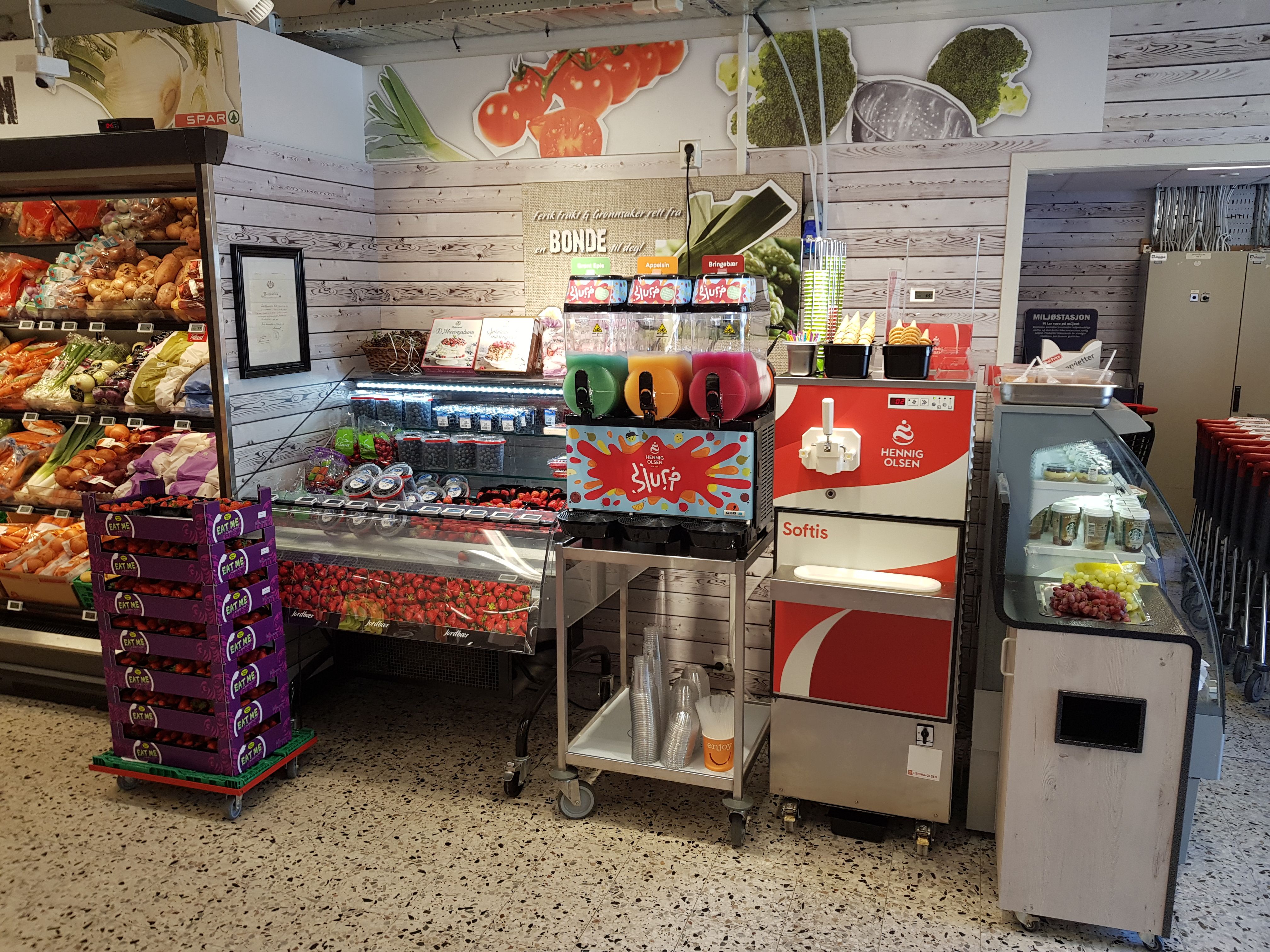 Fresh fruit, soft ice and slush at SPAR Jondal – a popular stop for travelers exploring Hardanger.