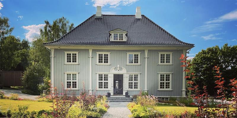 House with a garden  