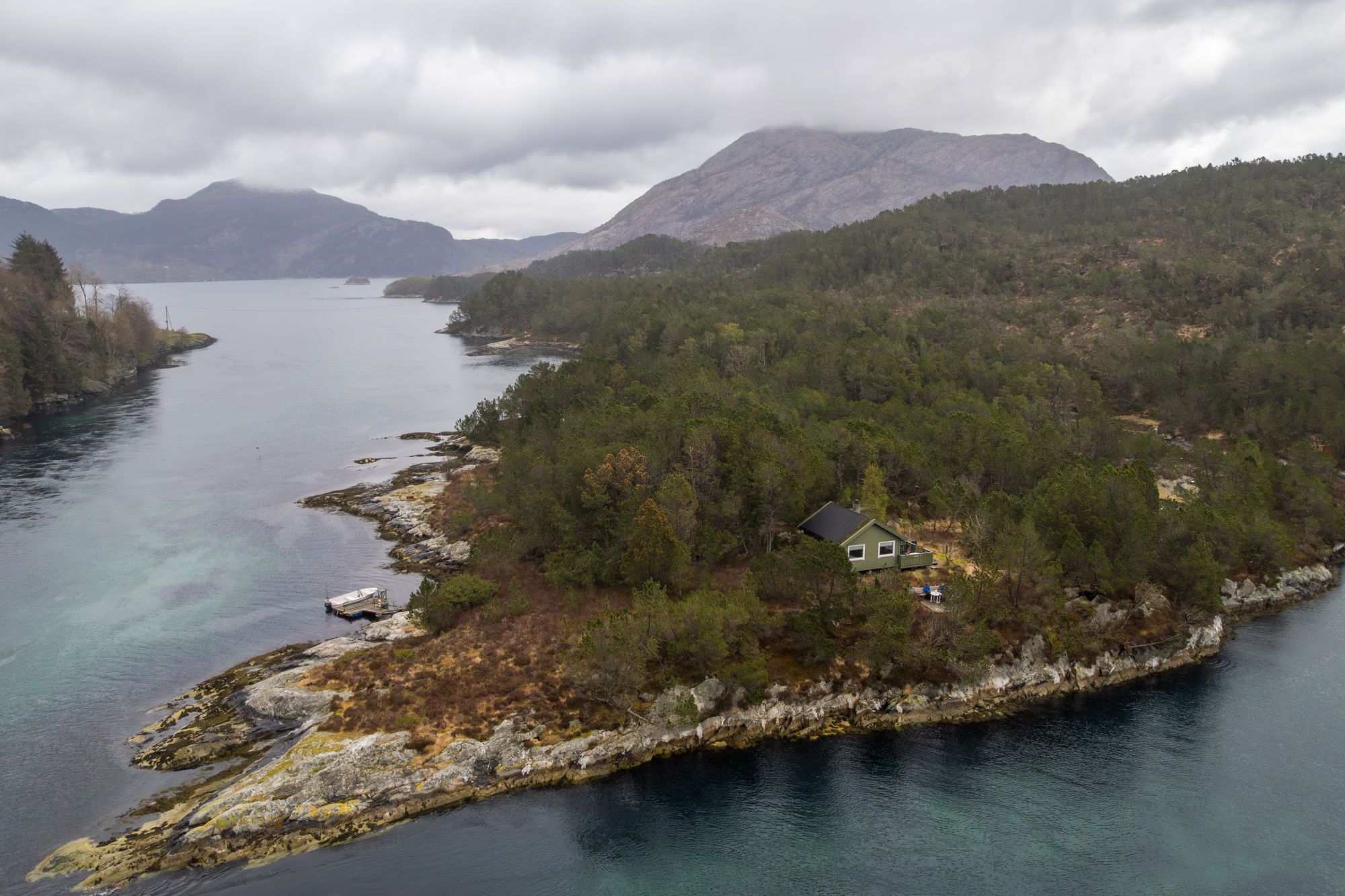 One of the cabins on Risnesøyna