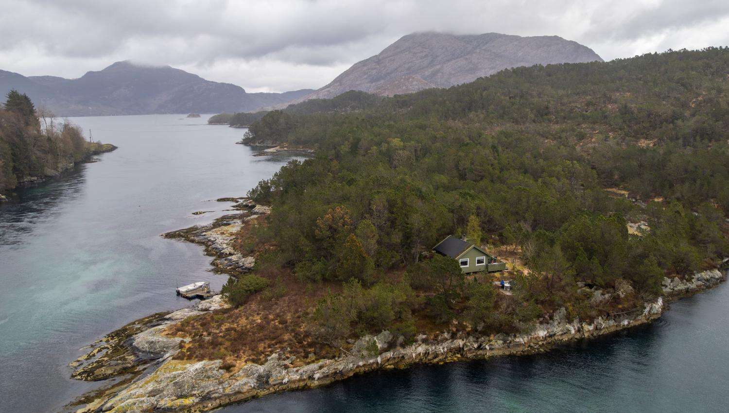 One of the cabins on Risnesøyna
