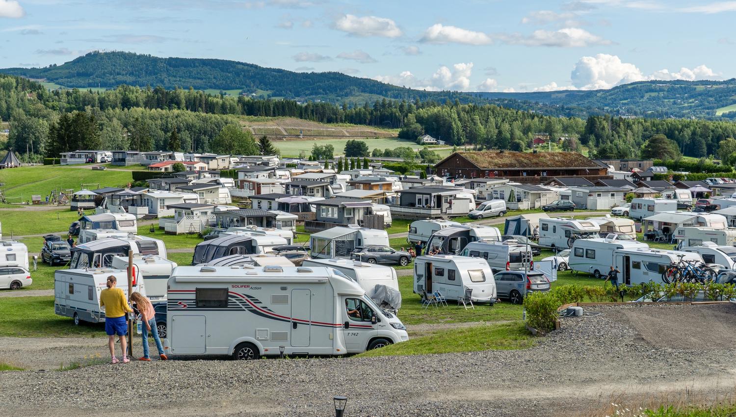 Dronebilde over campingplassen Topcamp Mjøsa
