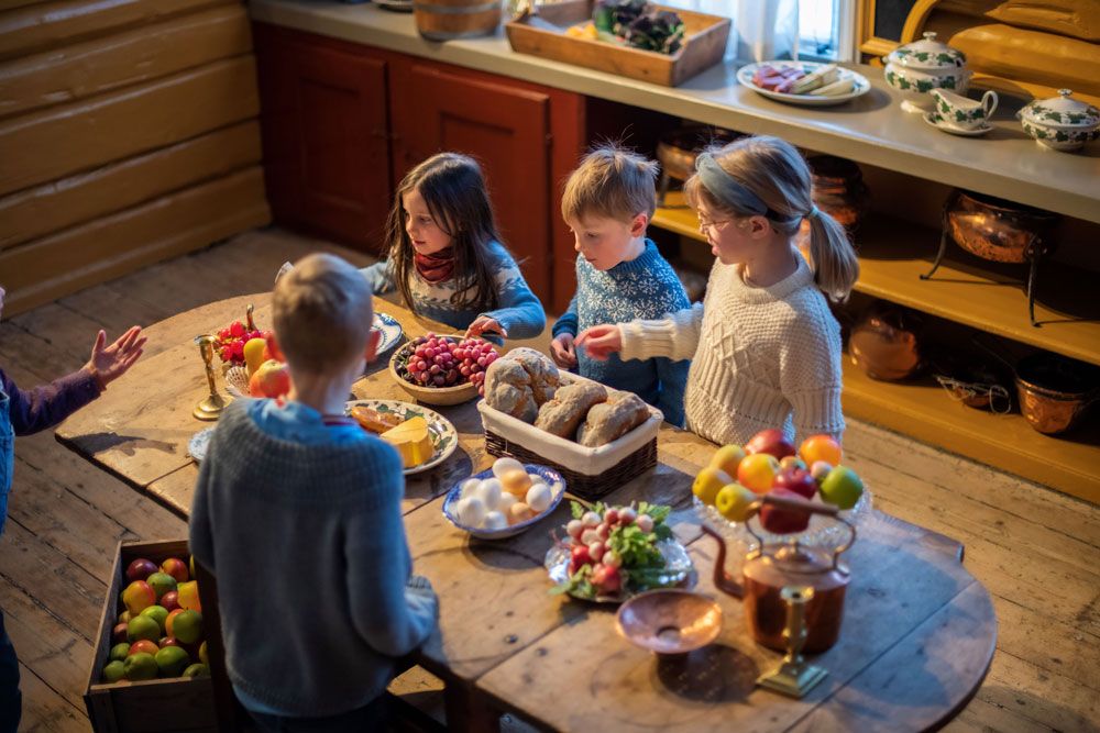 children in the kitchen of Søndre Brekke main farm in Skien
