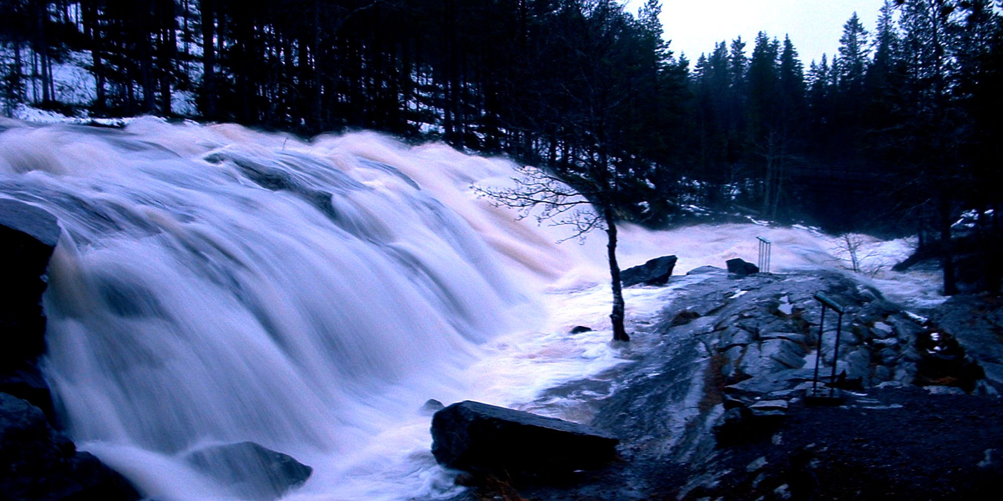 Small waterfall close to the Bølarein rock carving