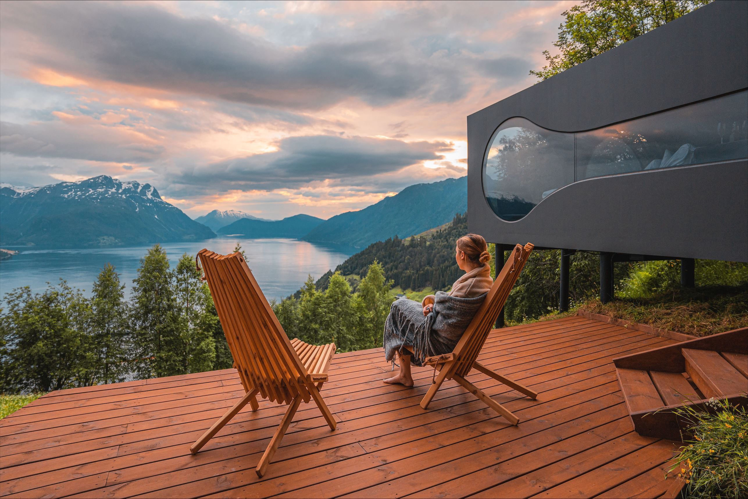 Stunning panoramic view from the Birdbox cabin at Skaara Living on Lotsberg in Nordfjord, surrounded by mountains and fjord landscape.