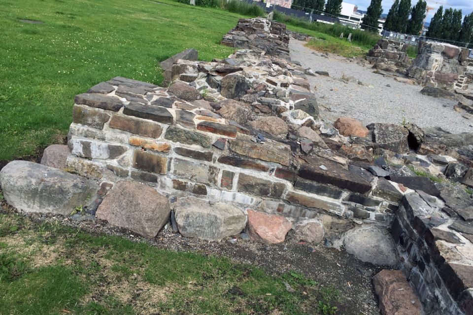 Wall ruins.