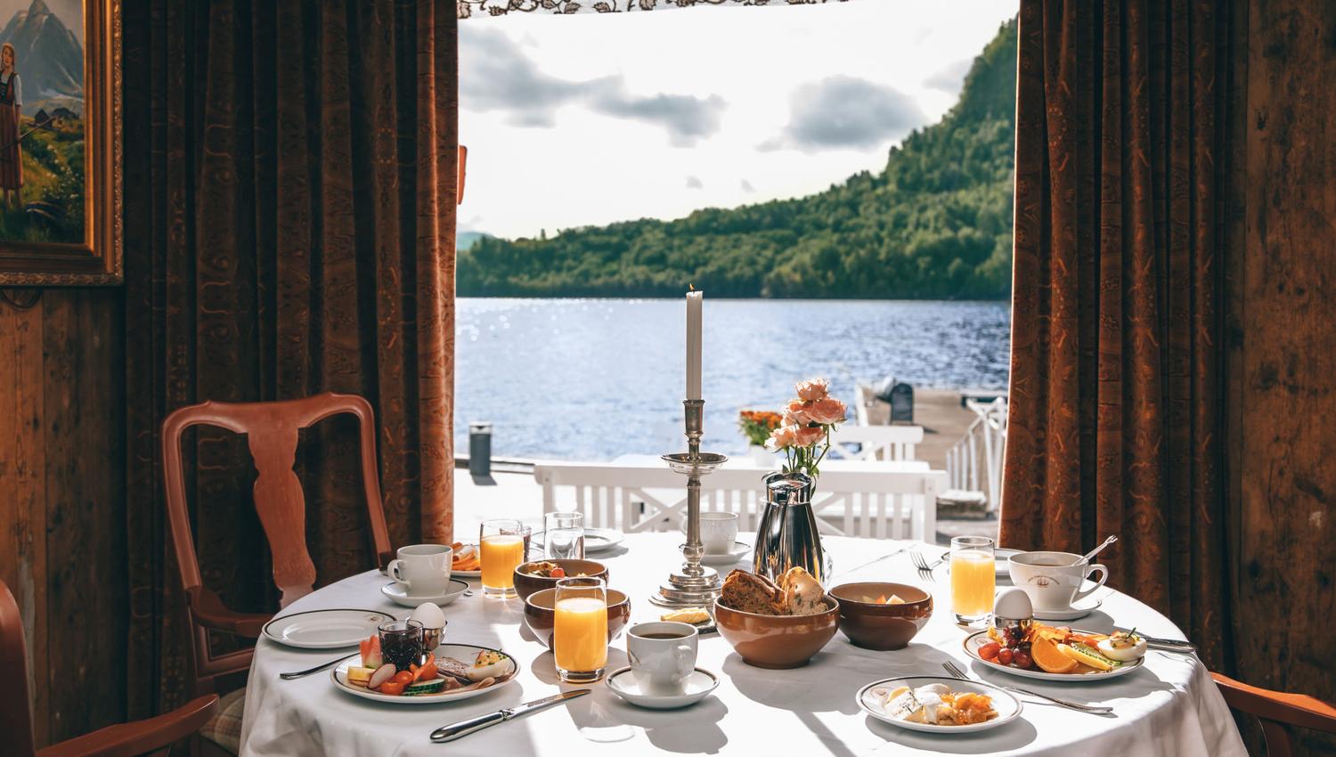 Frokost ved Angvik Gamle Handelssted by Classic Norway