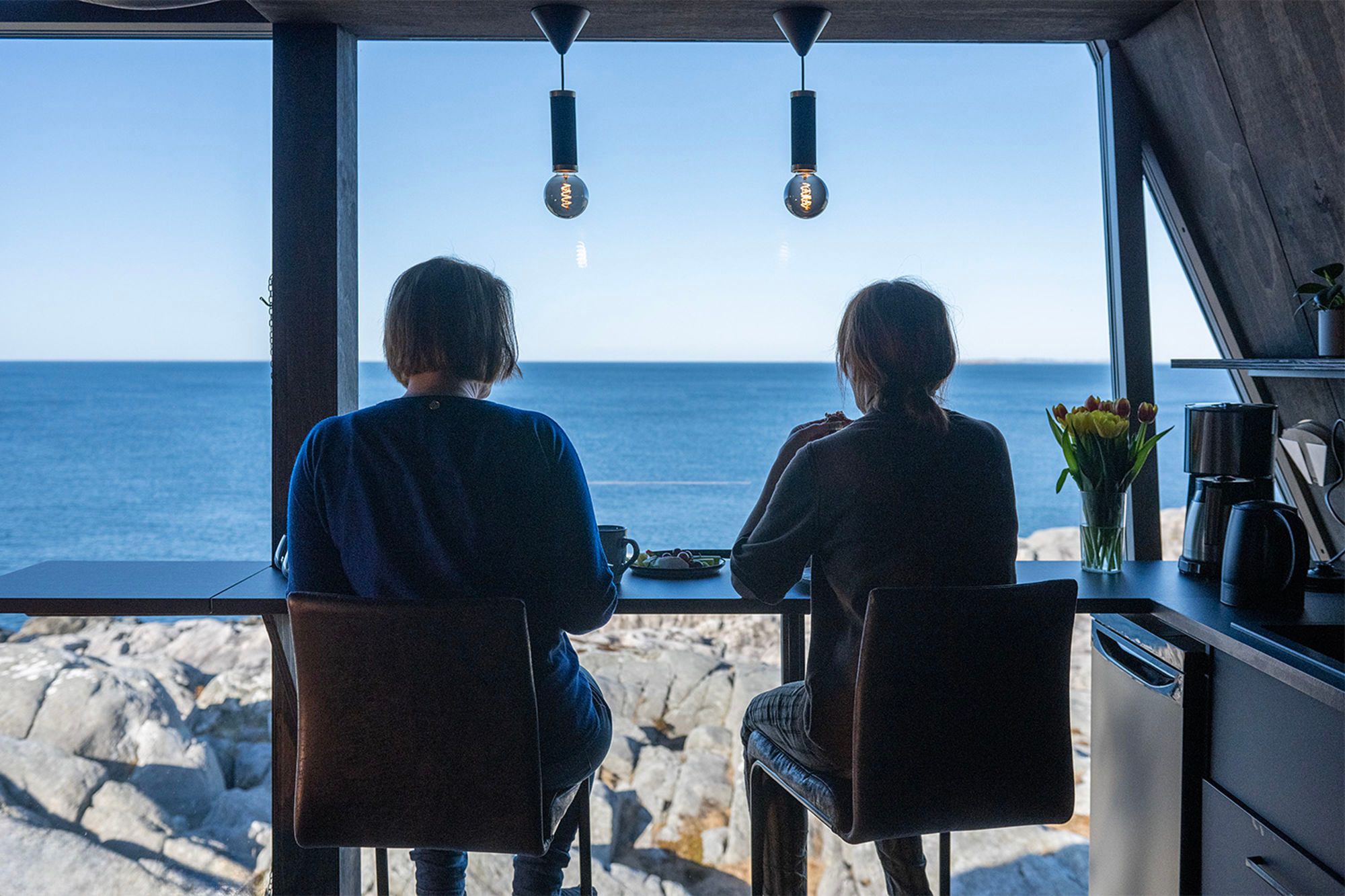 Enjoy the view with a cup of coffee in the Panoramahyttene