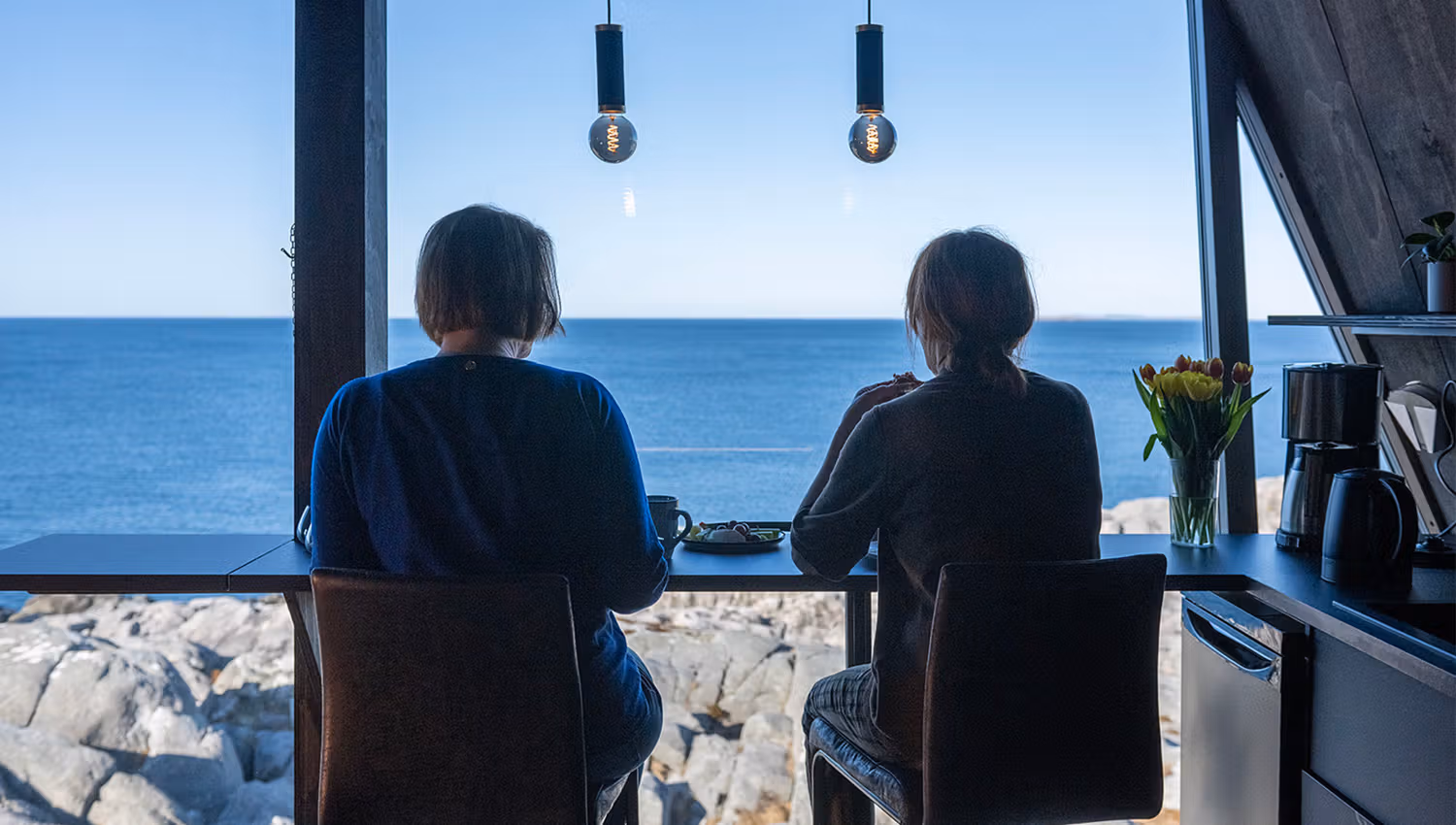 Enjoy the view with a cup of coffee in the Panoramahyttene
