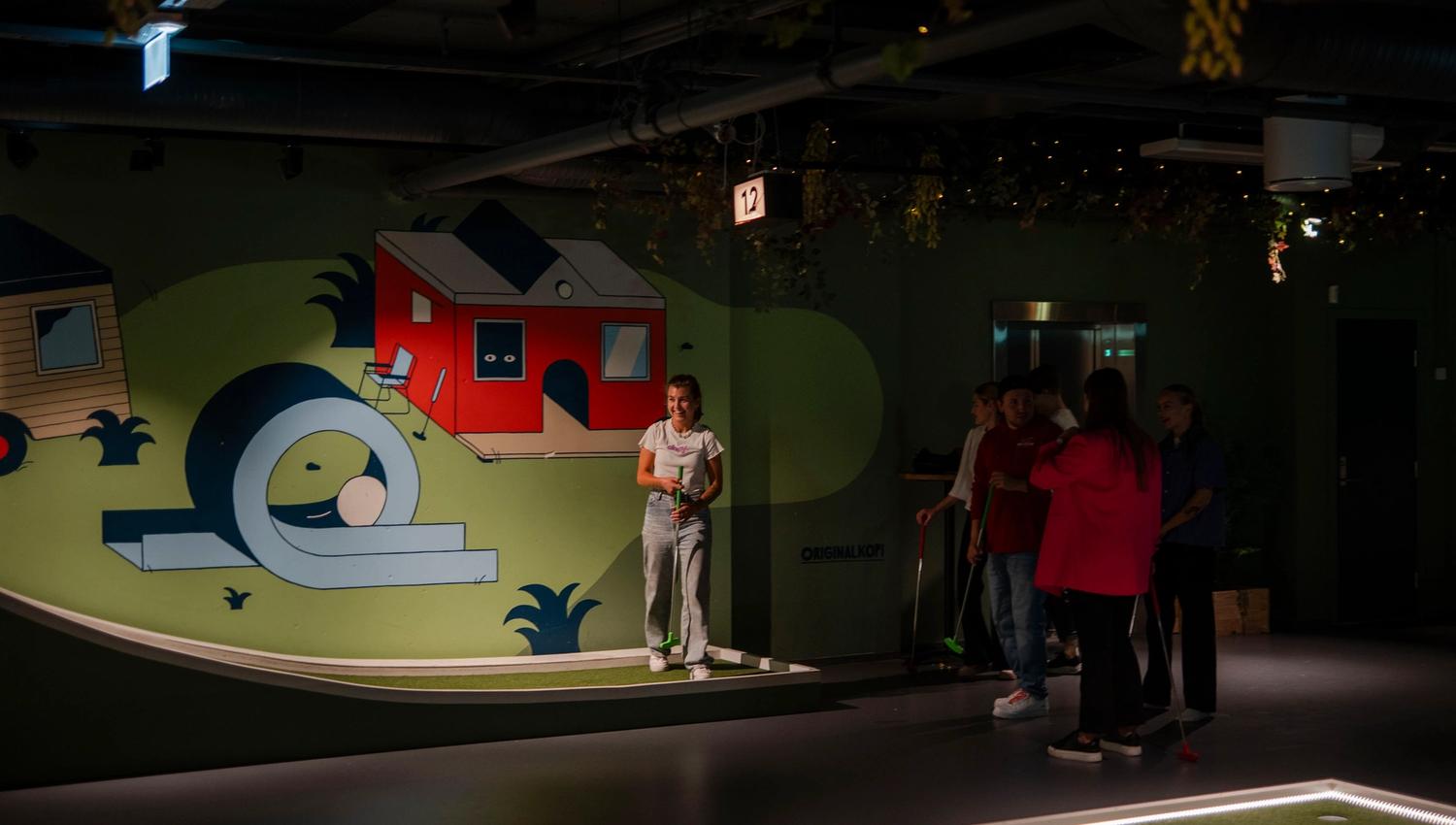 Mini golf and bar in one