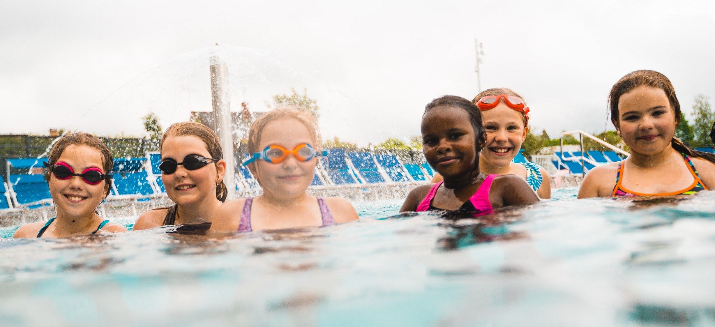 Children with diving goggles
