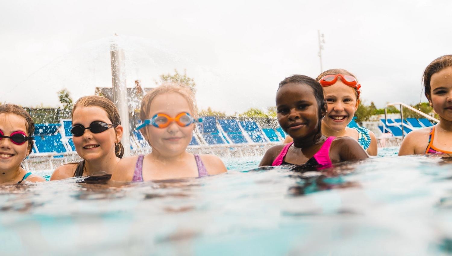 Children with diving goggles