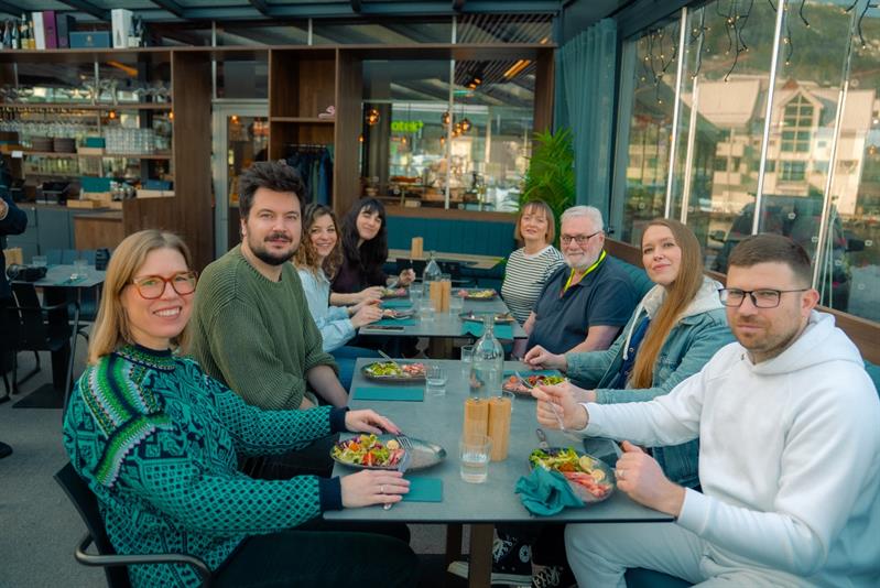 Happy participantss on the food tour: A taste of Bergen