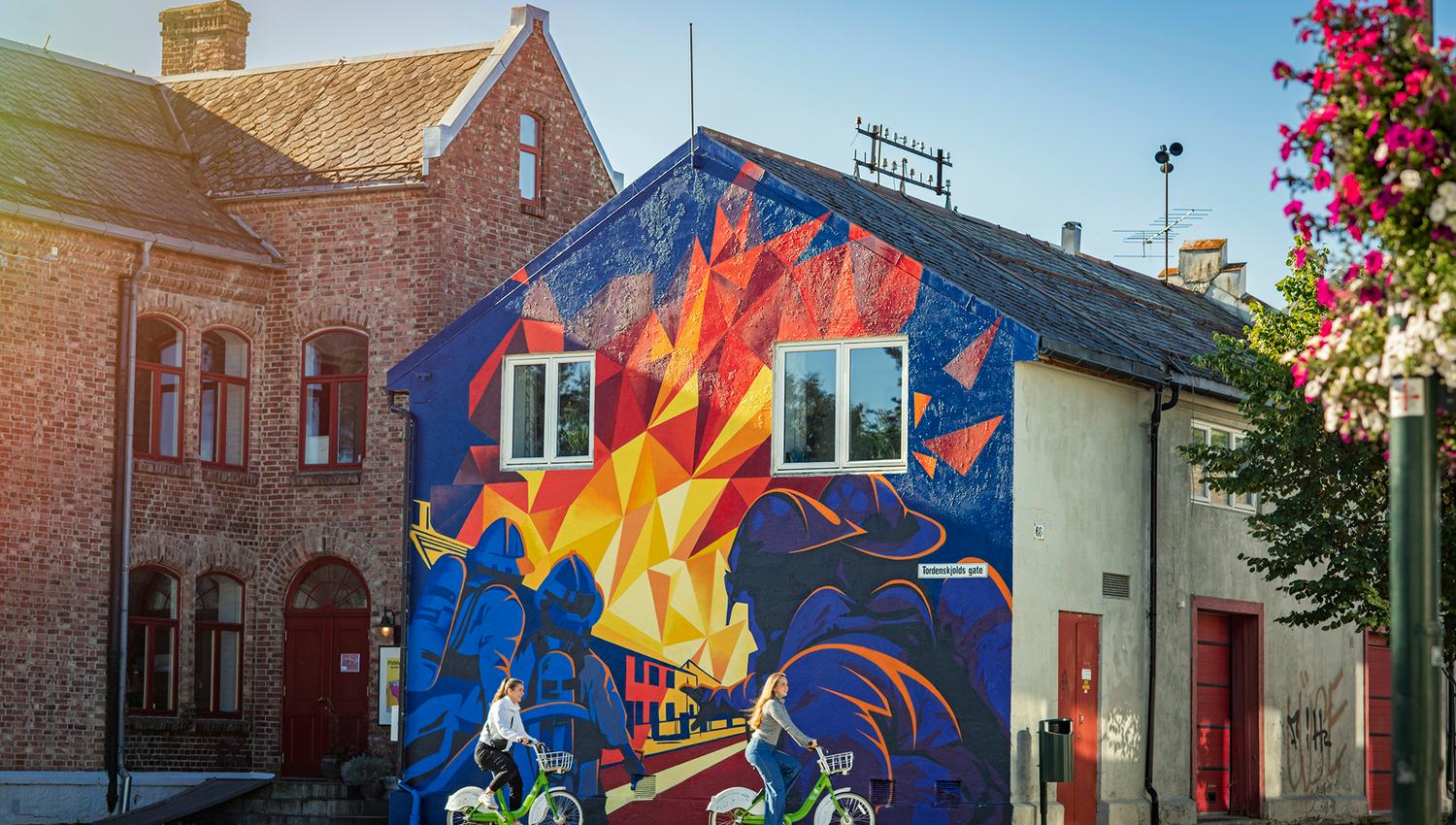 Veggmaleri i Levanger. Foto: Marius Rua - Buckethaus