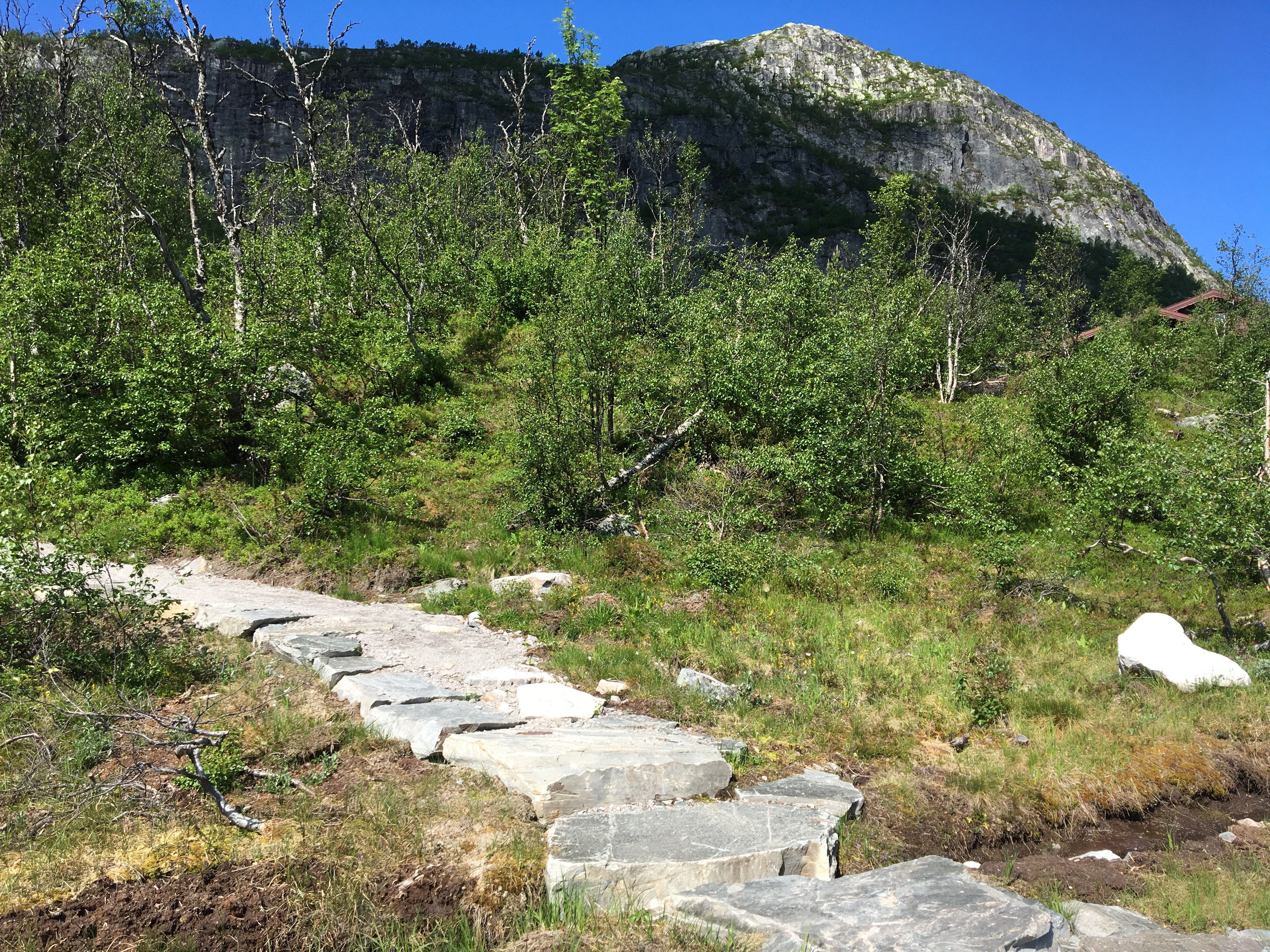 Sherpastien er flat i starten men blir brattere på vei til Hovdenuten.