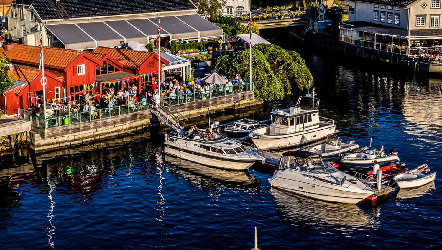 båtbrygge på forrett på Becks Brasserie og Bar Osebro i Porsgrunn