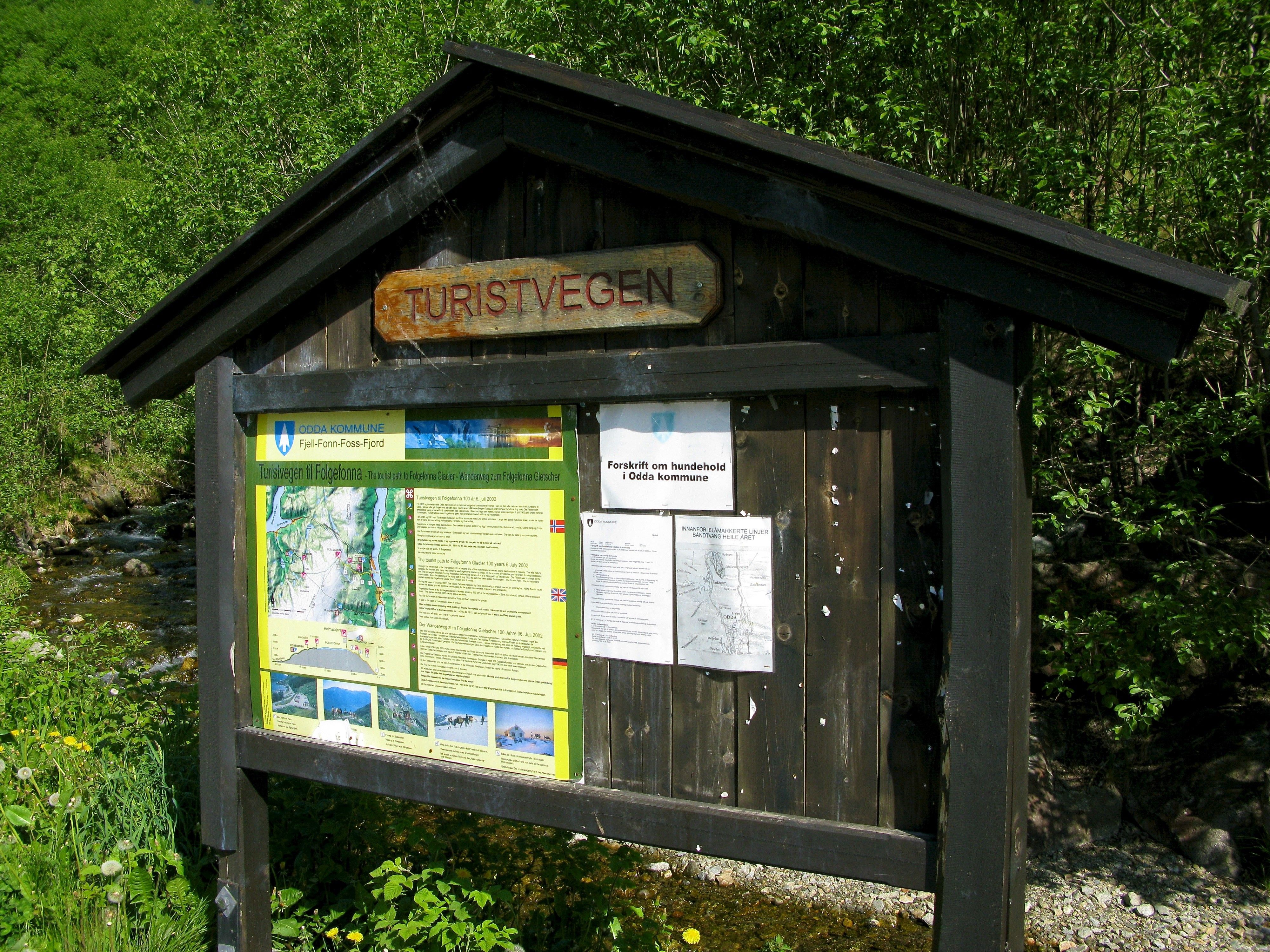 Information board at the starting point for the hike to Holmaskjer and Folgefonna.
