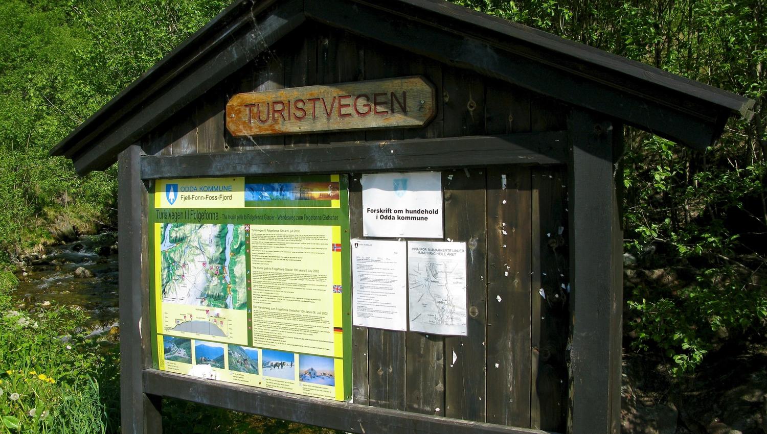 Information board at the starting point for the hike to Holmaskjer and Folgefonna.