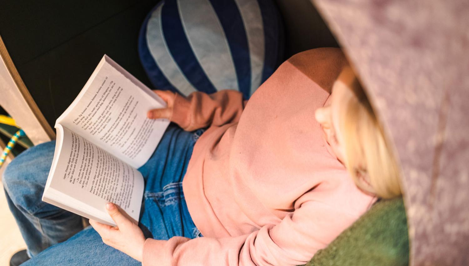 girl reading a book at the Vinje Center