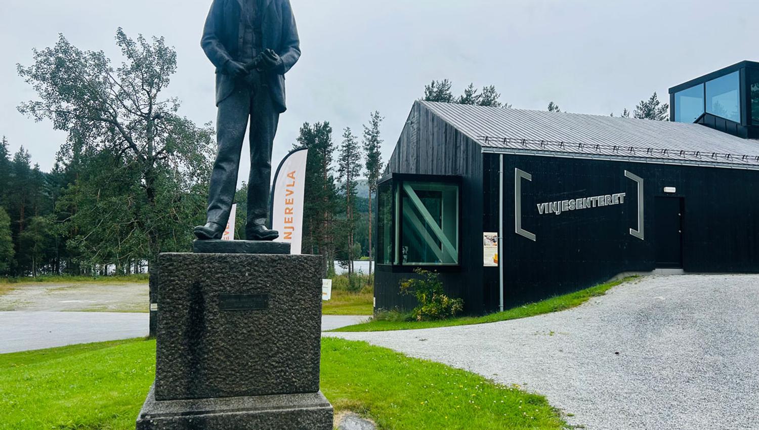 statue in front of the Vinje Center