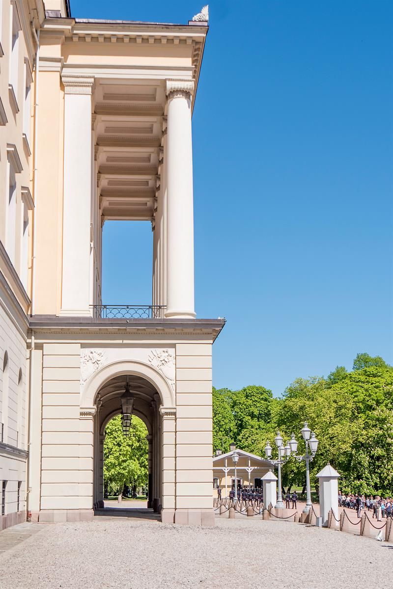 The entrance to the Palace seen from the side.