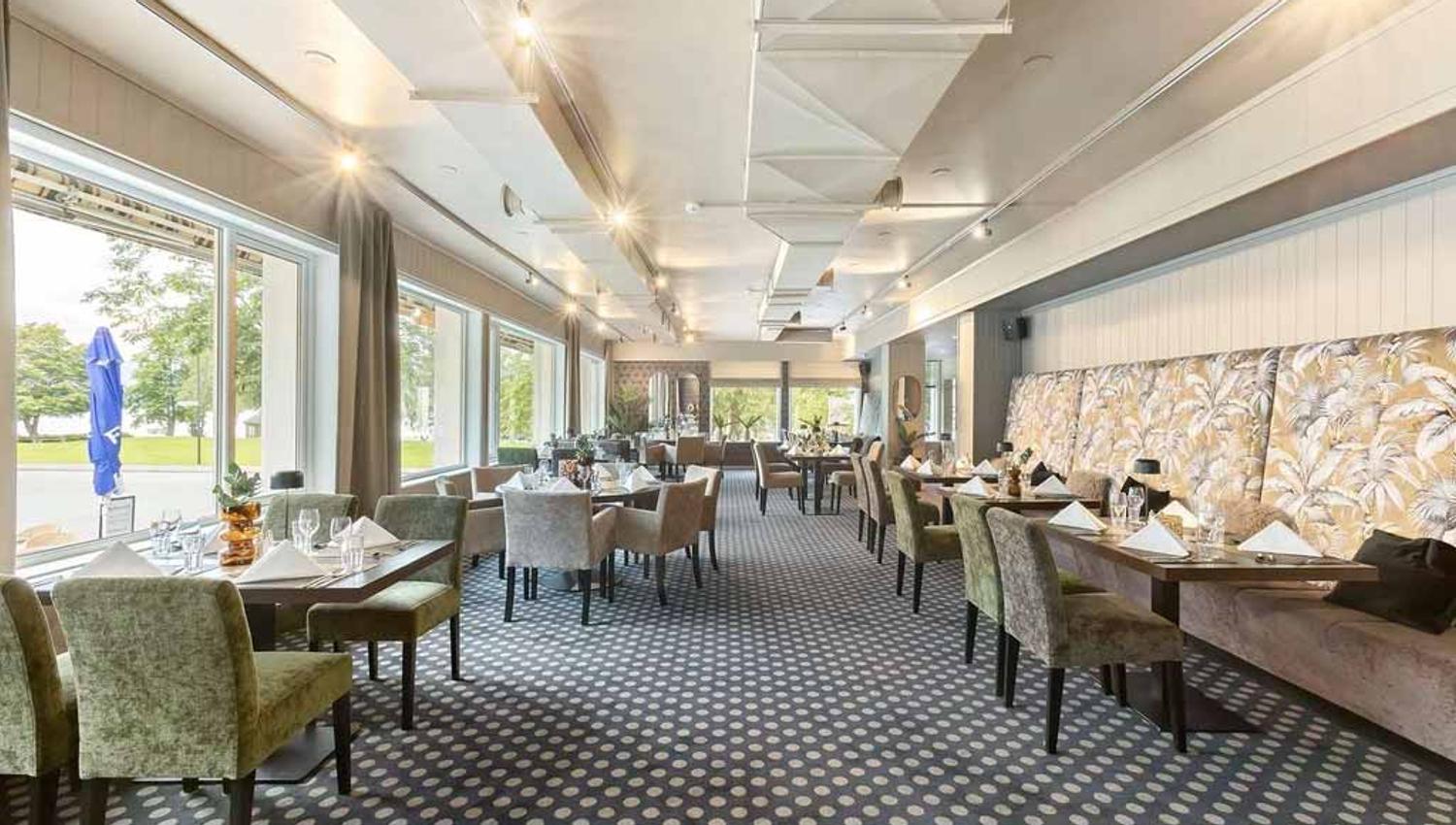 The restaurant at Kinsarvik Fjordhotel, offering panoramic views and a pleasant atmosphere.