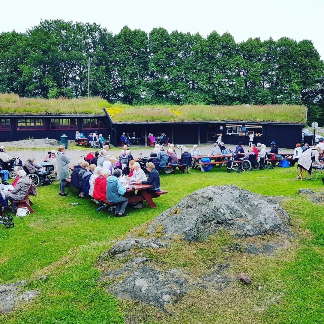 Many guests at the seat cafe
