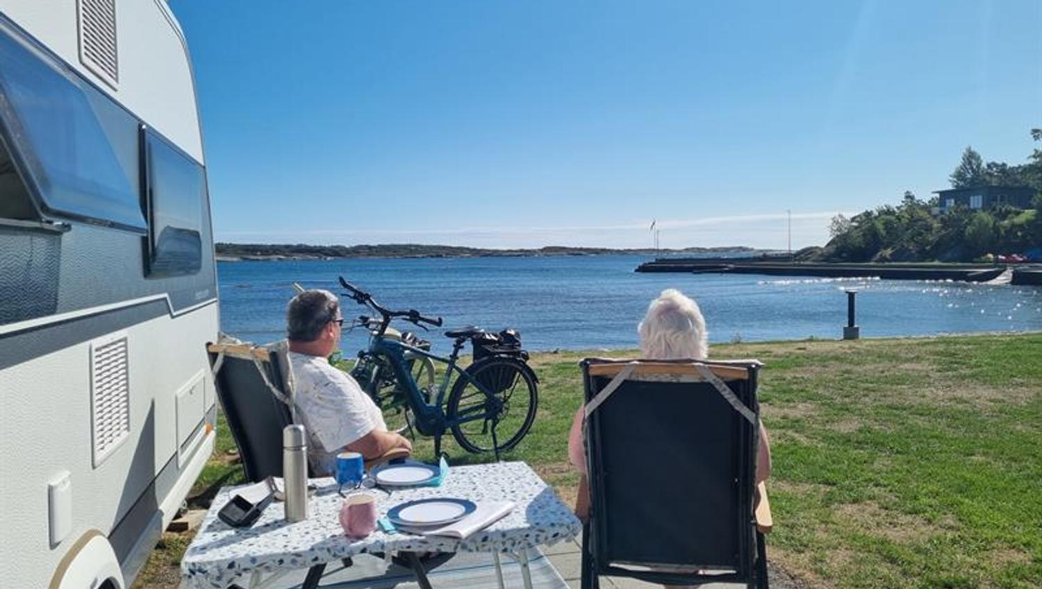 Guests enjoy the camping-life by the sea