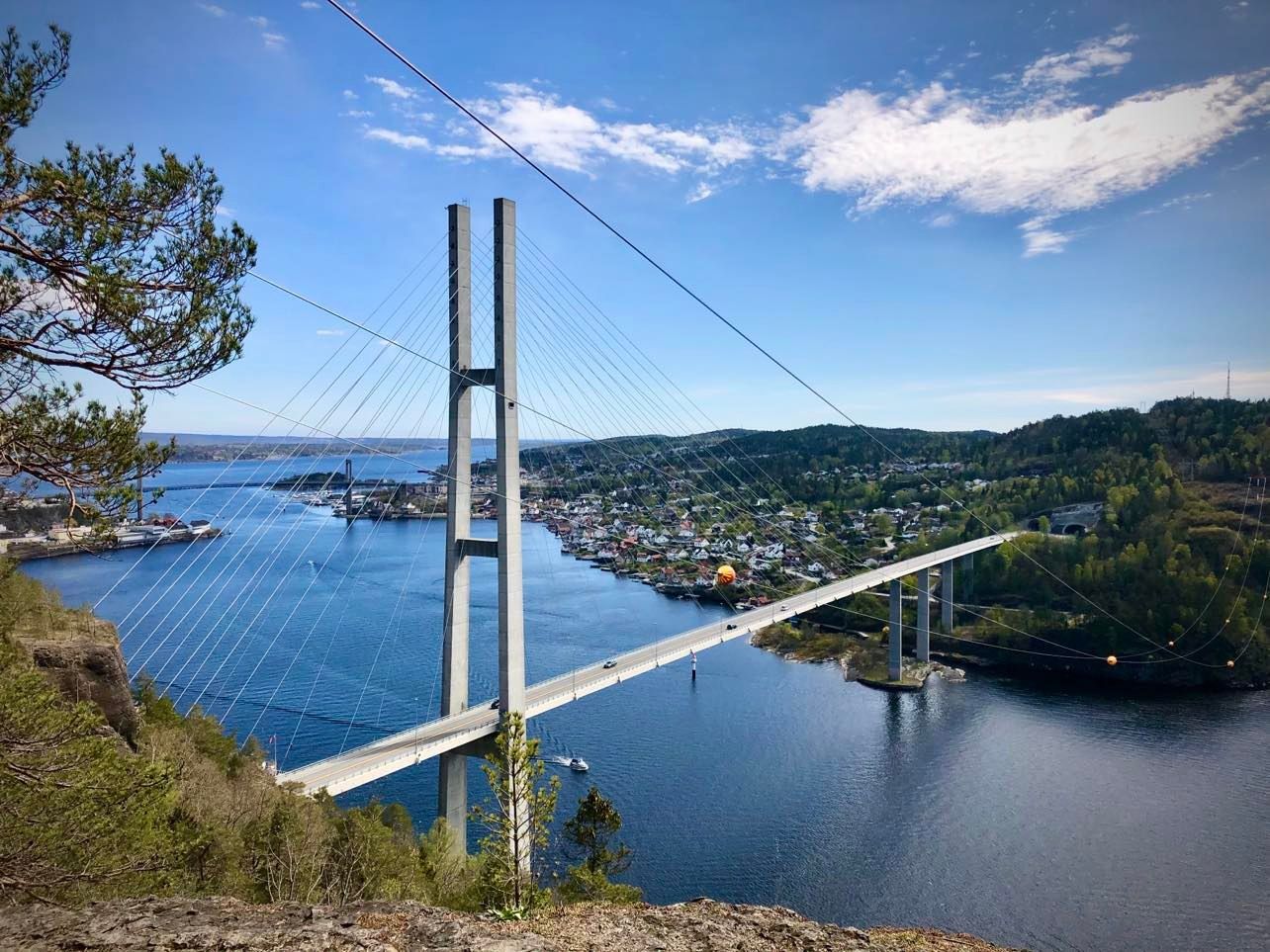 Utsikt fra Dammane over Breviksbrua og Stathelle