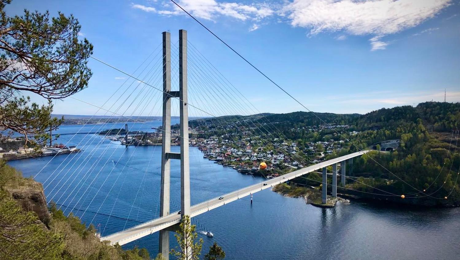 Utsikt fra Dammane over Breviksbrua og Stathelle