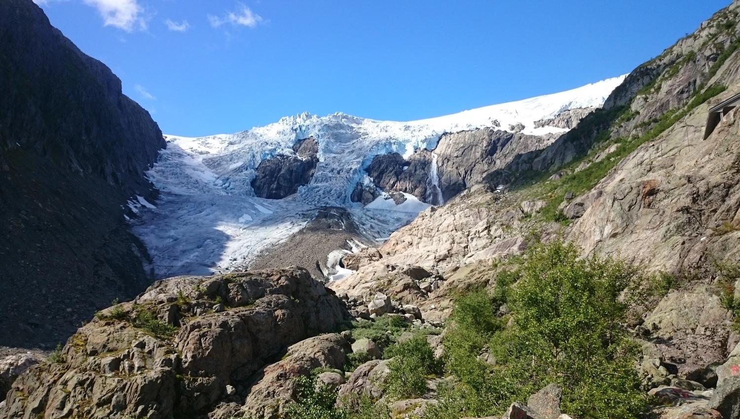 The blue ice Buerbreen glacier seen from below