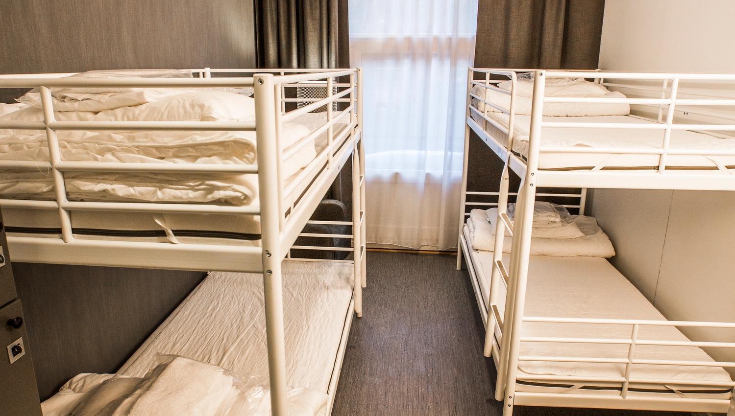 Three metal beds in small budget room. Saga Hotel & Poshtel Oslo Central. Photo