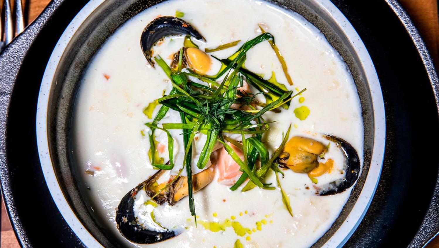 fiskesuppe på forrett på Becks Brasserie og Bar Osebro i Porsgrunn