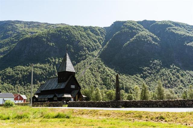 Plan your trip to the Hardangerfjord region | Activities, hotels, food ...