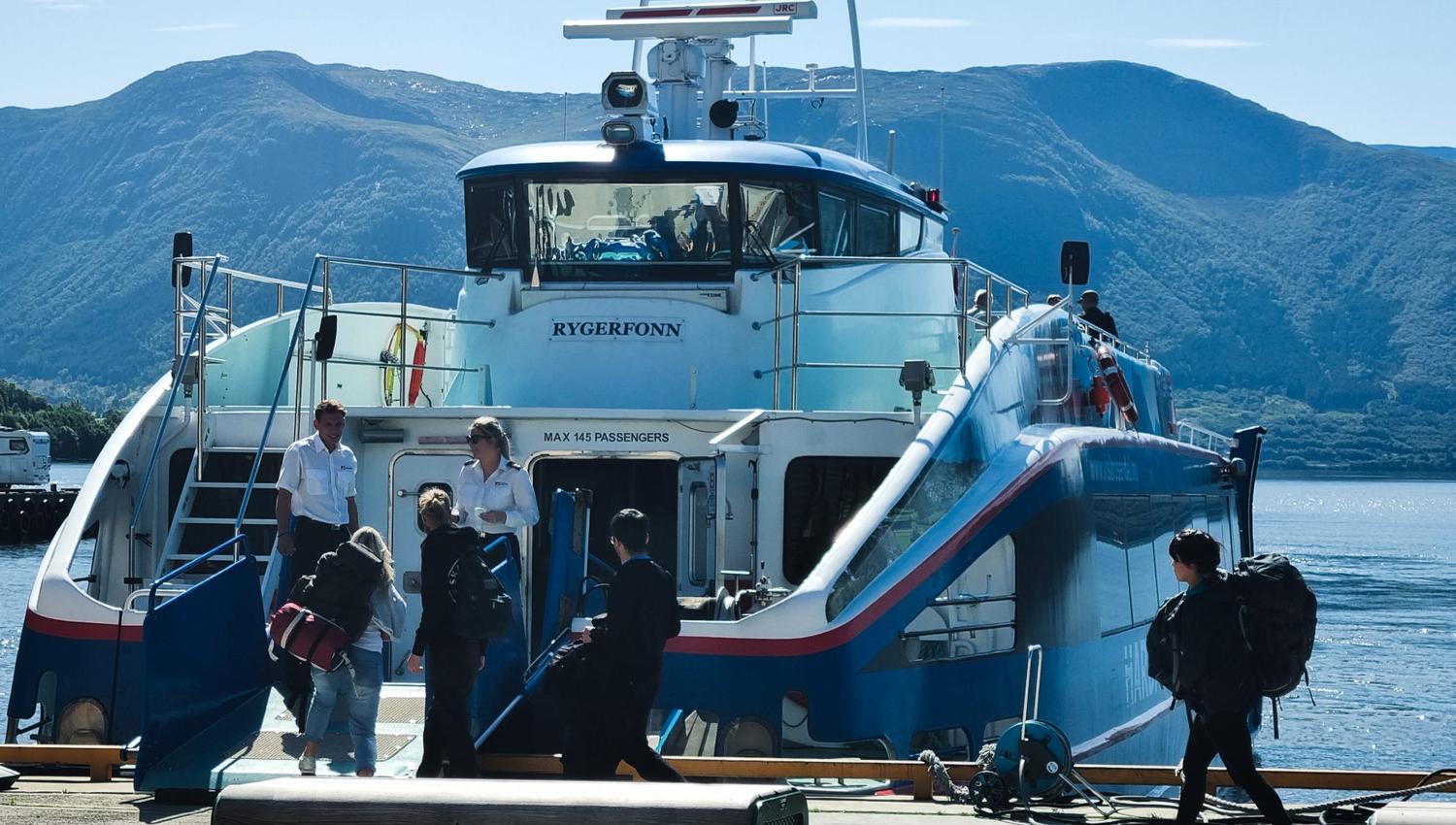 Hardangerfjordekspressen fra Bergen til Rosendal