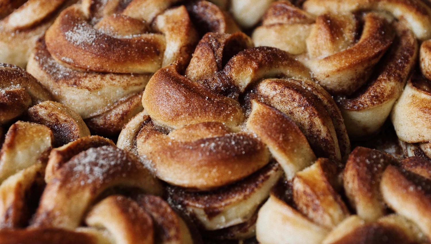 Close-up of warm cinnamon buns at Vik Restaurant, Bakeri & Kafé.